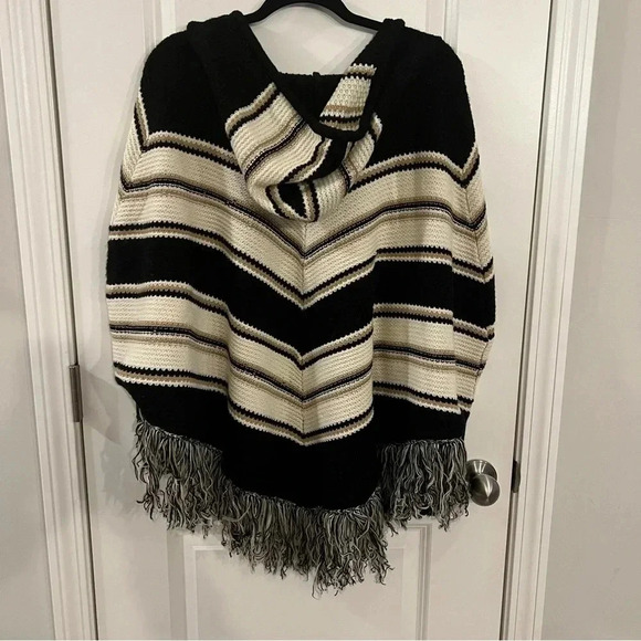 Dreames Women’s hooded poncho medium large - Picture 2 of 6